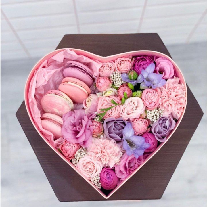 Бокс-сердце с макаронс  в Нижнекамске