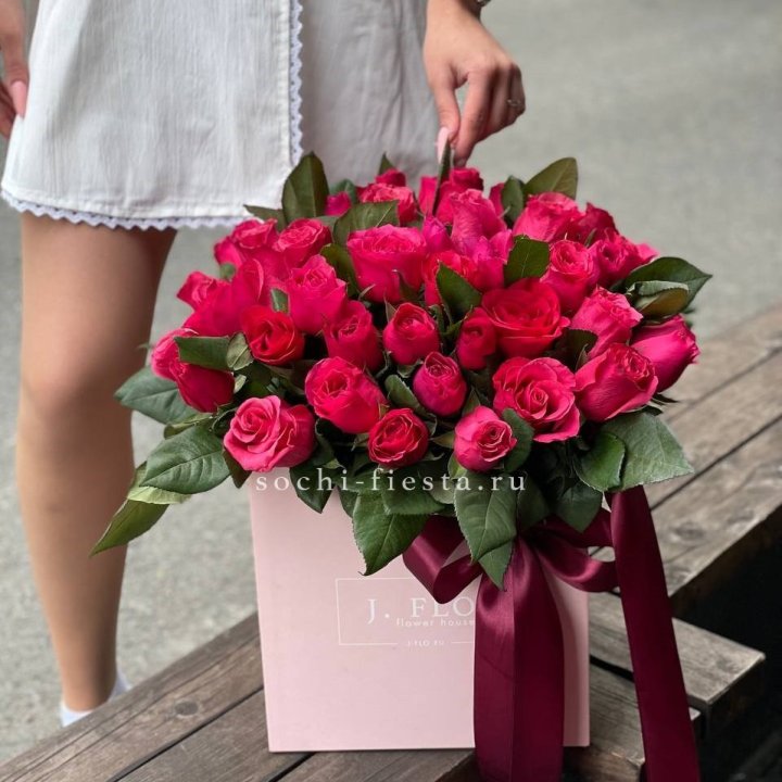 55 алых роз в кубе в Нижнекамске