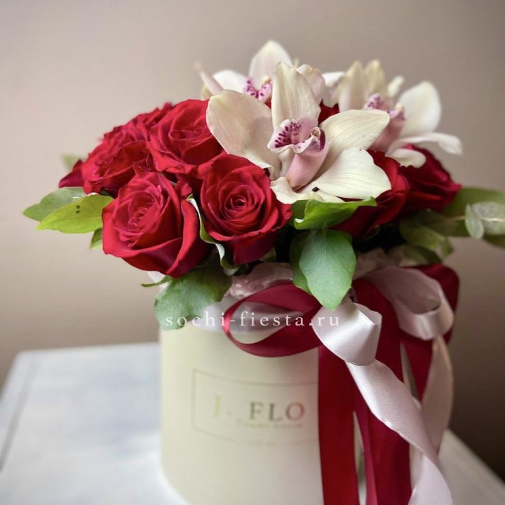 Розы и орхидеи в боксе в Нижнекамске