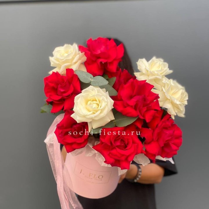 13 Французских роз в боксе в Нижнекамске
