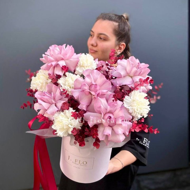 Бокс с французскими розами "Вела вита" в Нижнекамске