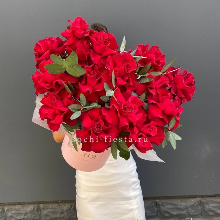 Бокс из 17 французских роз с доставкой в Нижнекамске