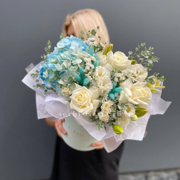 Цилиндр в голубых оттенках №1 в Нижнекамске