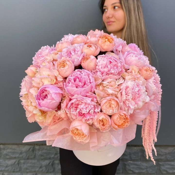 Коробка с пионами "Дабл фловер" в Нижнекамске