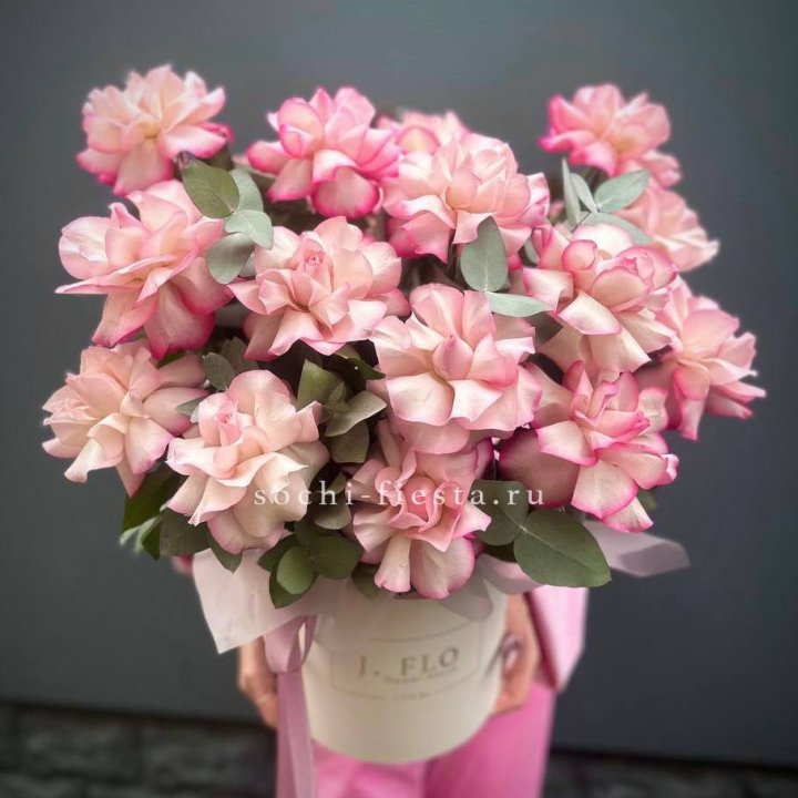 17 Французских  роз Венди в боксе в Нижнекамске