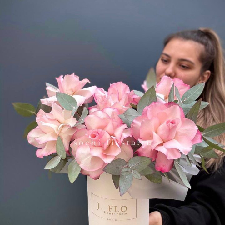 7 Французских роз в боксе в Нижнекамске