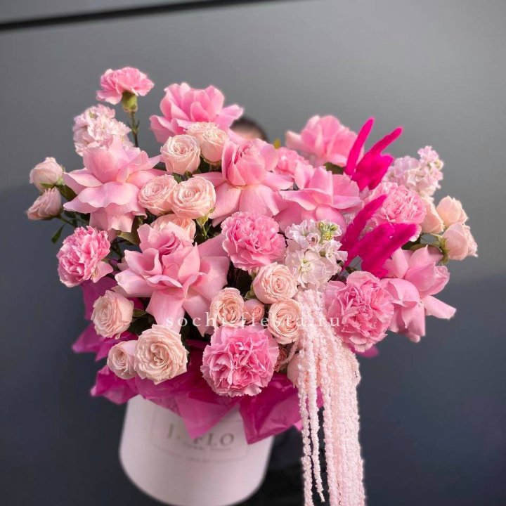 Цветочная коробка "Стелла" с доставкой в Нижнекамске