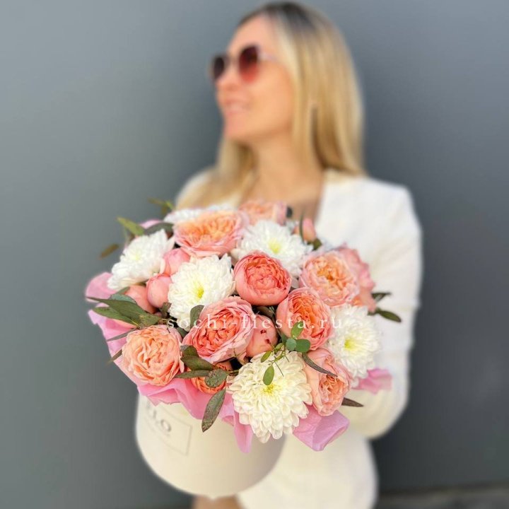 Нежная коробка с цветами в Нижнекамске