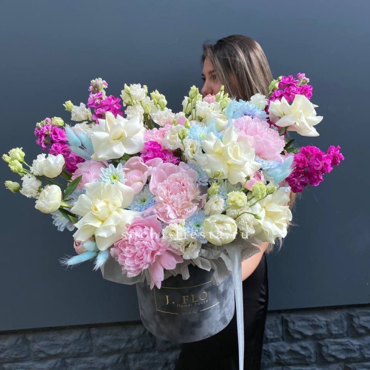 Дизайнерский цилиндр "Пионы гарден" в Нижнекамске