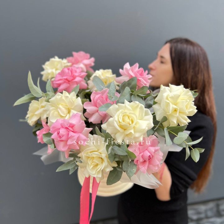 Зефирный бокс из 17 французских роз микс в Нижнекамске