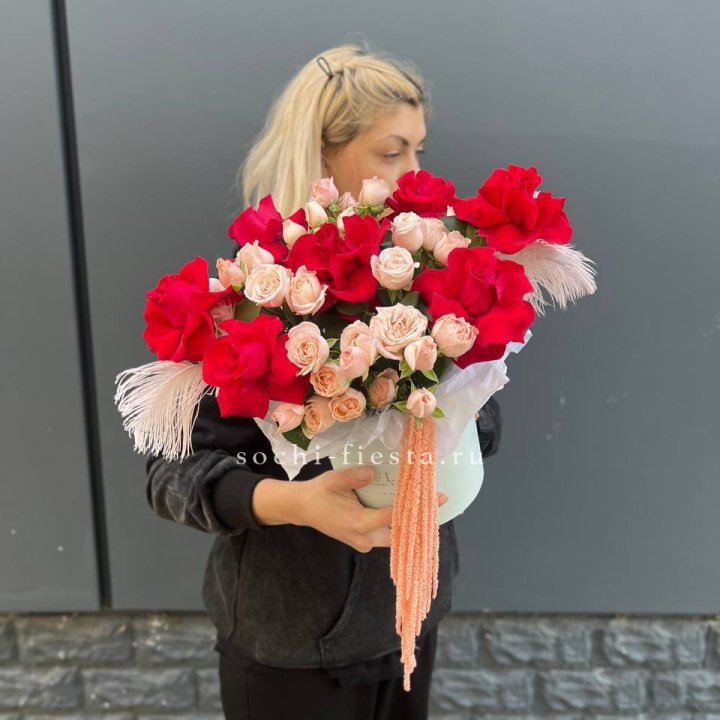 Бокс с нежными розами  в Нижнекамске