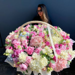 Заказать КОРЗИНЫ С ЦВЕТАМИ в Нижнекамске с доставкой и по самым низким ценам