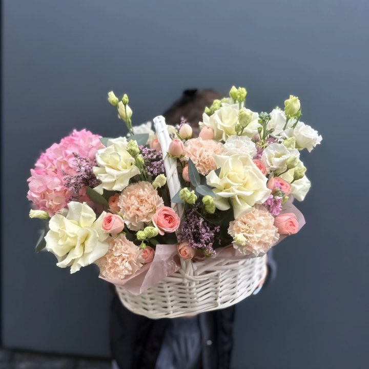 Цветочная корзина "Софтнес" в Нижнекамске