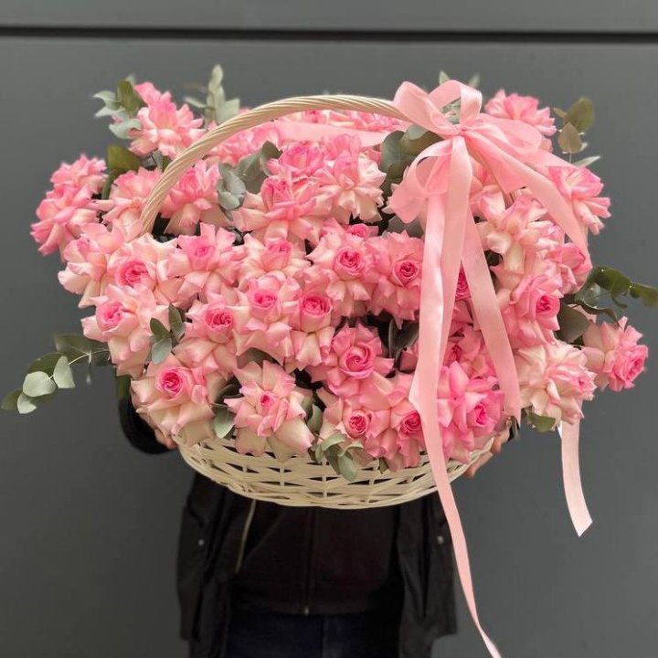 51 розовая роза в корзине в Нижнекамске