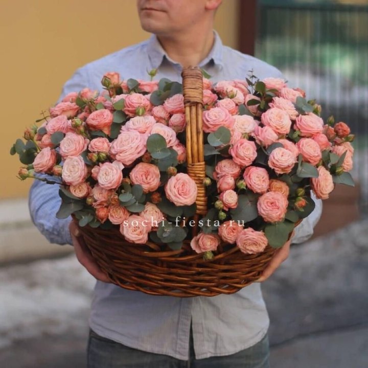 Корзина из 101 пионовидной розы в Нижнекамске