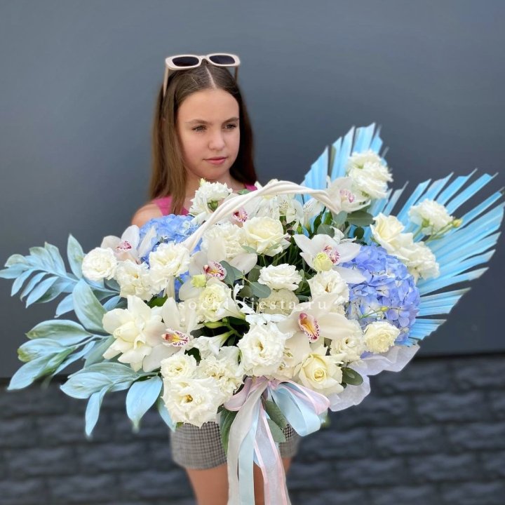 Цветочная корзина "Блю винч" в Нижнекамске