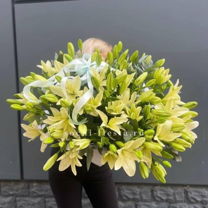 Лилии в корзине в Нижнекамске