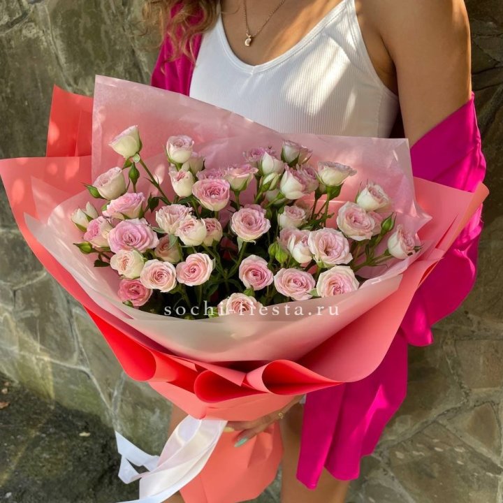 Розовые кустовые розы в Нижнекамске