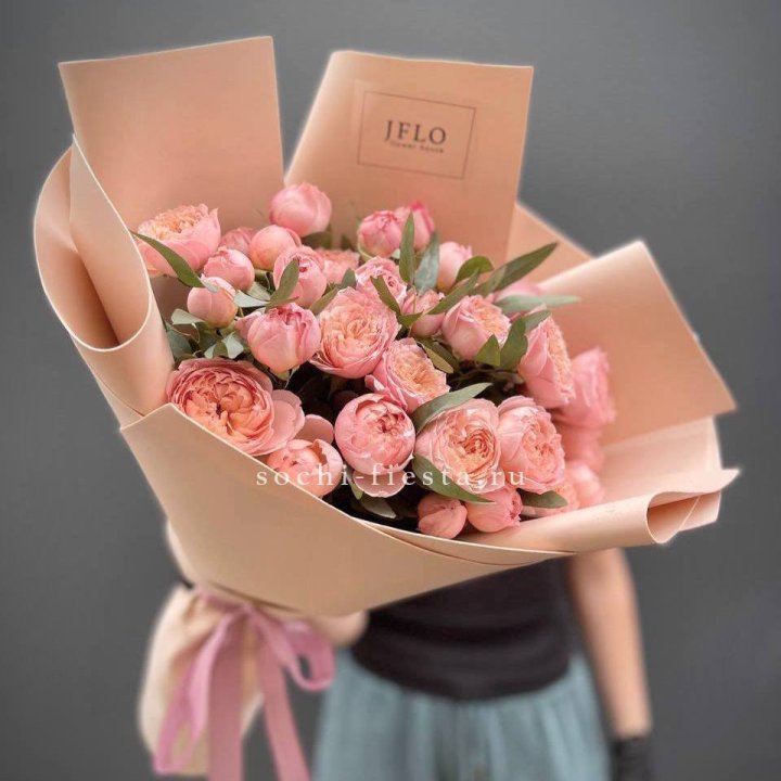 Букет из 9 кустовых роз Джульетта в Нижнекамске