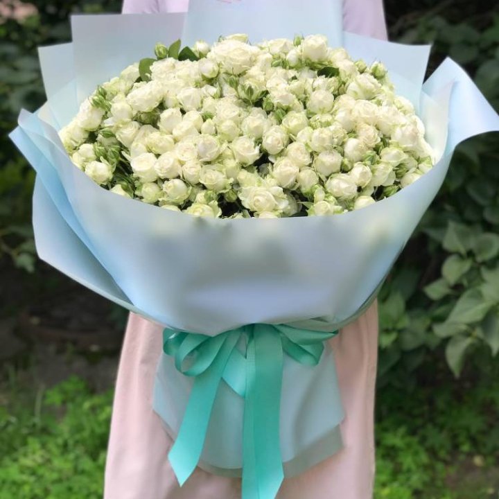 51 белая кустовая роза в Нижнекамске