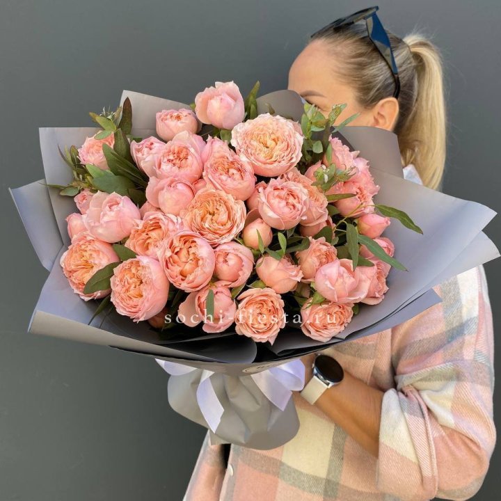 Букет с пионовидными розами "Пивайн" в Нижнекамске