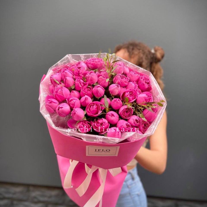 Кустовые розы букет Мисти Баблс с доставкой в Нижнекамске