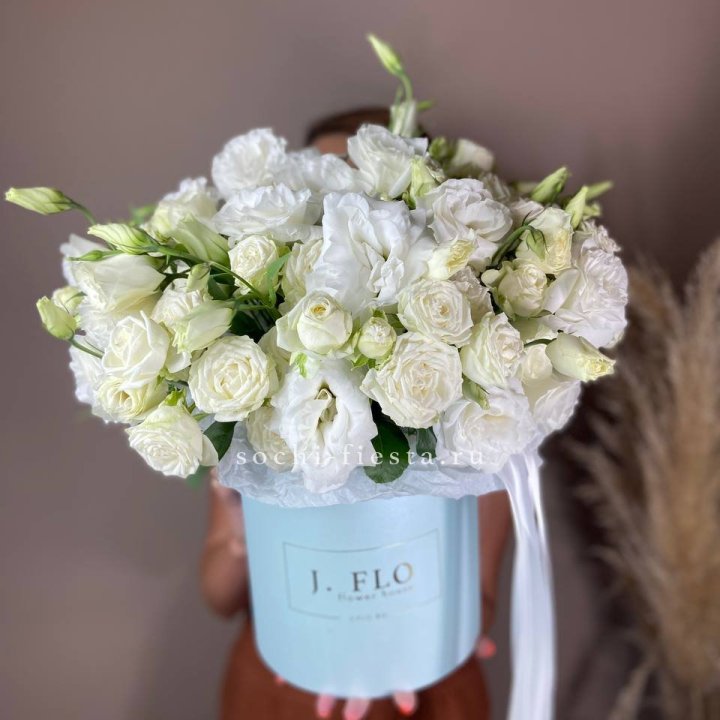 Бокс кустовых роз и эустомы  в Нижнекамске