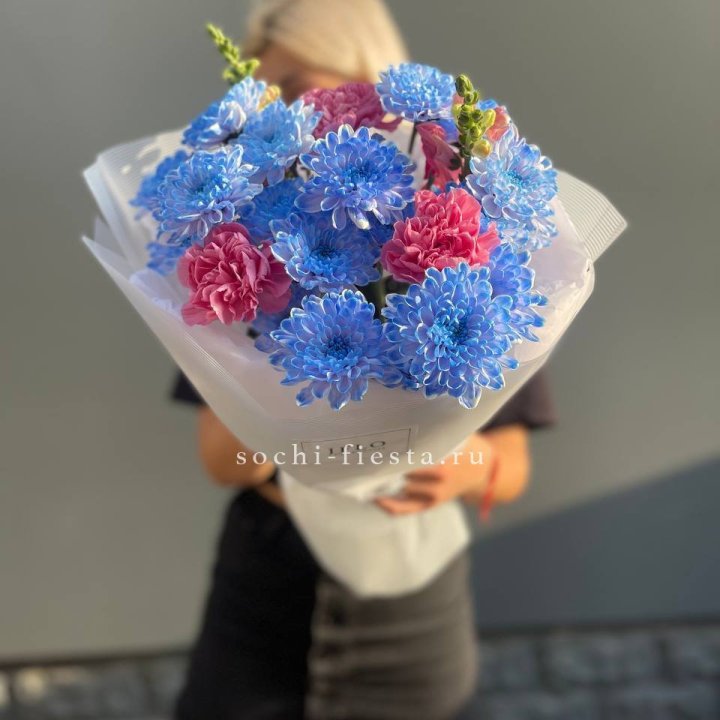 Букет сборный с хризантемой в Нижнекамске