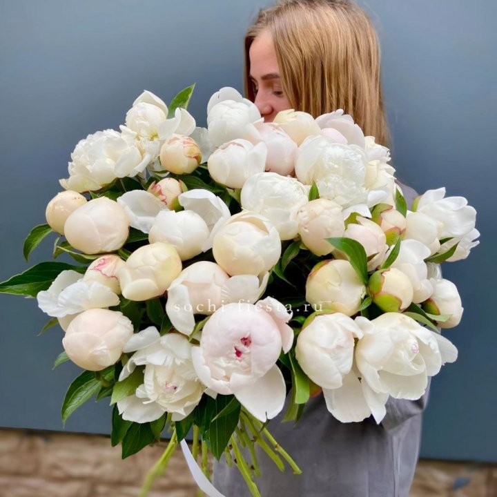 Охапка пионов в Нижнекамске