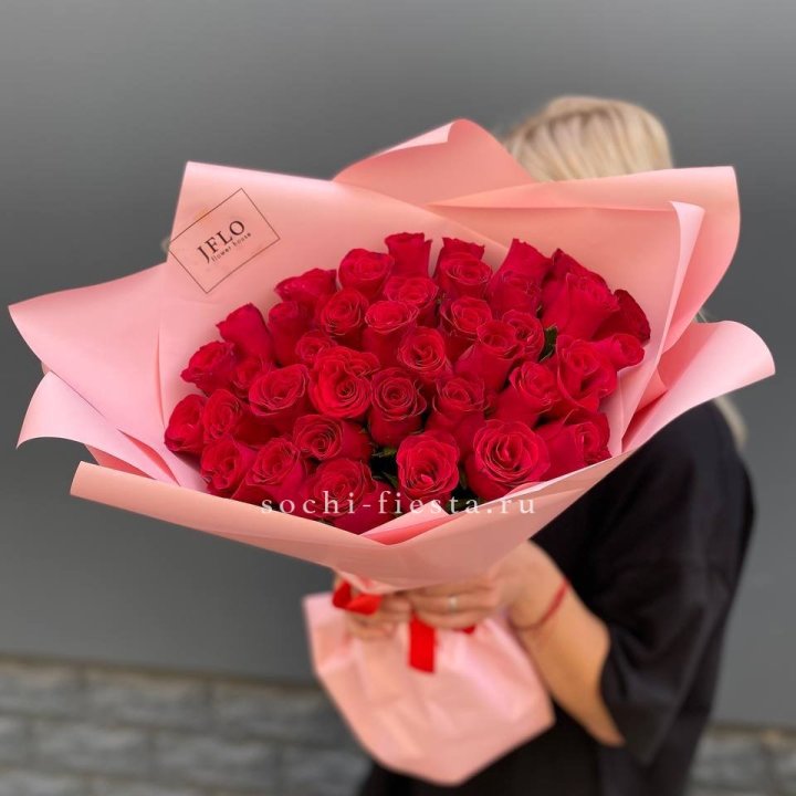 35 красных роз в Нижнекамске