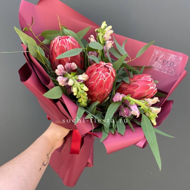 Букет из протеи "Квин" в Нижнекамске