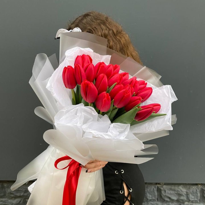  25 красных воздушных тюльпанов в Нижнекамске