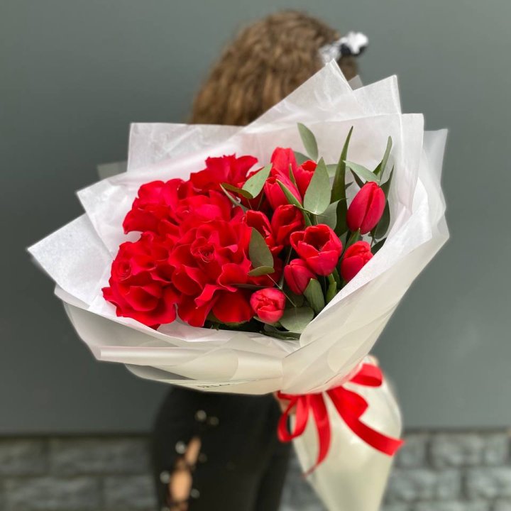 Дуо тюльпаны и розы в Нижнекамске