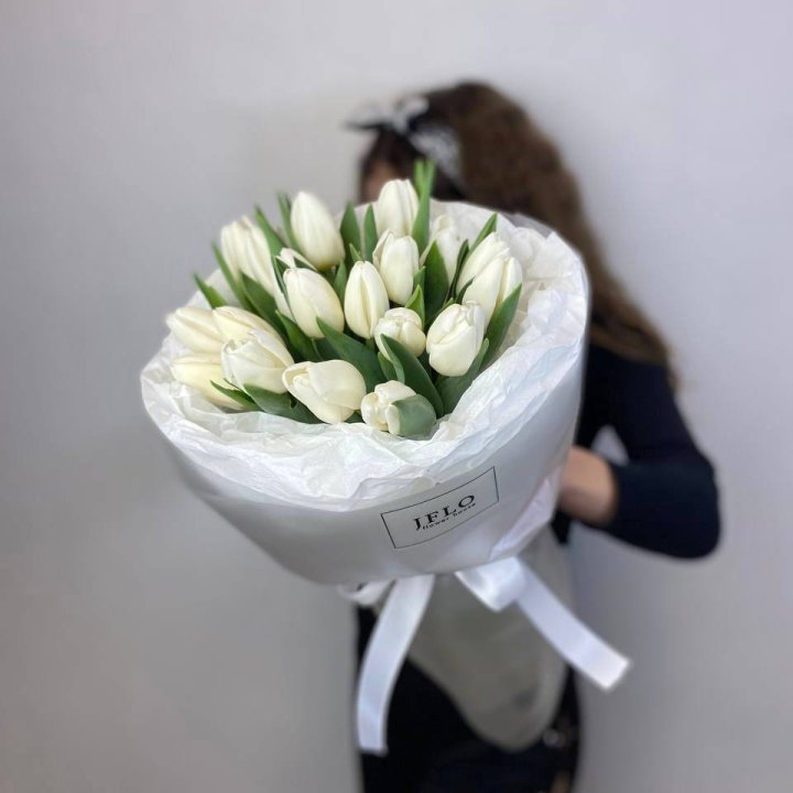  19 белых воздушных тюльпанов в Нижнекамске