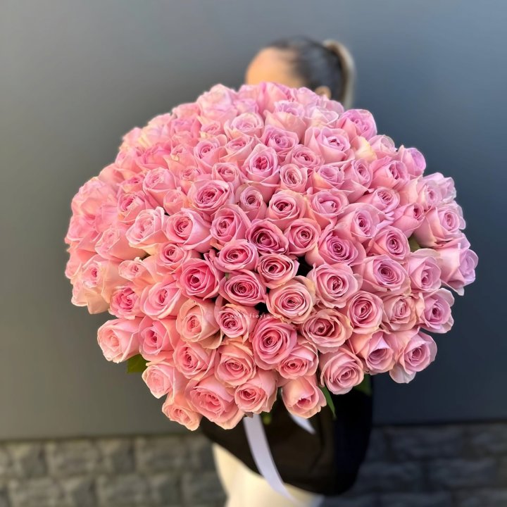 Охапка из 101 розовой розы в Нижнекамске