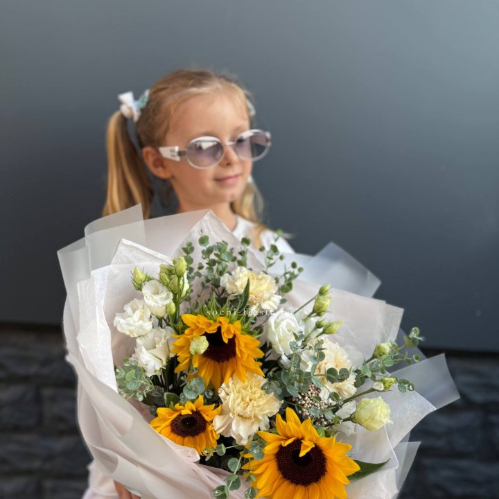  Букет  из стойких цветов с подсолнухами в Нижнекамске