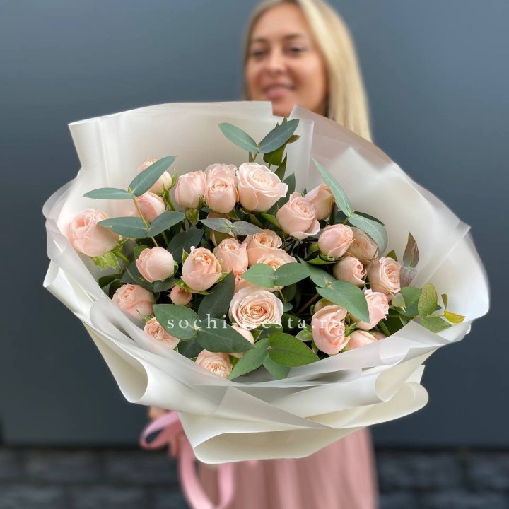 Букет кустовых роз "Фреш" с доставкой в Нижнекамске