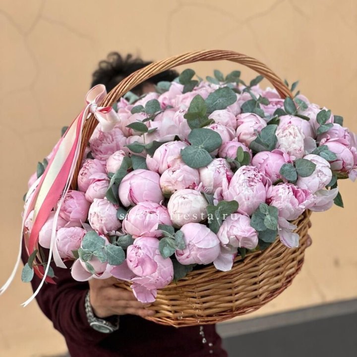 Корзина пионов "75" в Нижнекамске