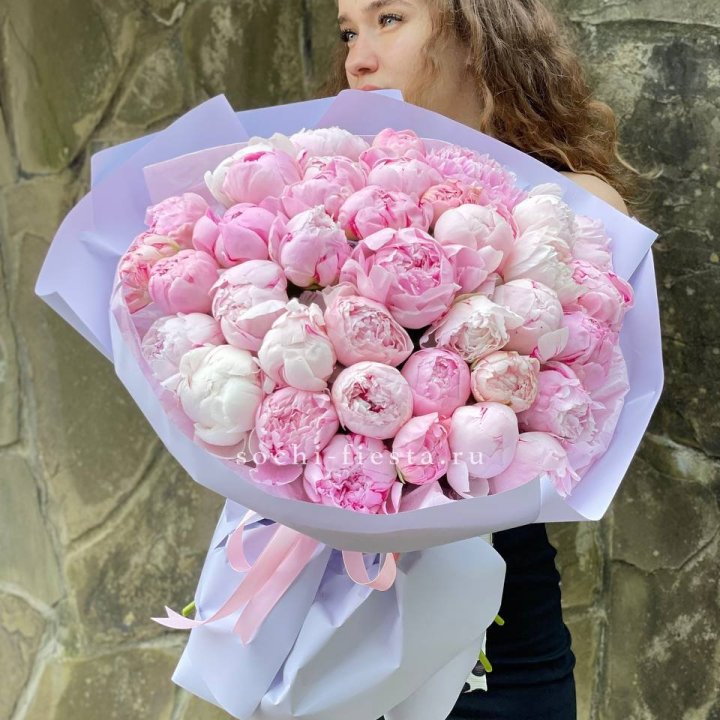 39 нежных пионов в Нижнекамске