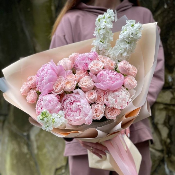 Букет с пионами №1 в Нижнекамске