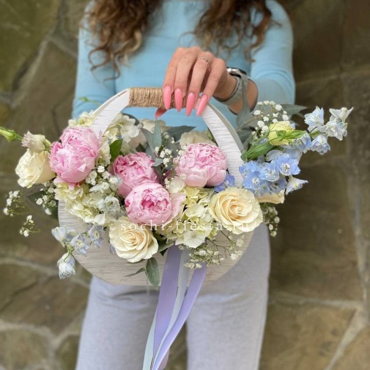 Ящик с пионами в Нижнекамске