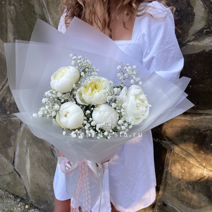 Букет белых пионов "Файв" в Нижнекамске