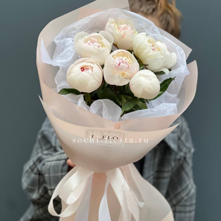 Букет белых пионов в Нижнекамске