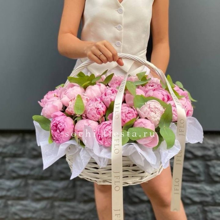 29 пионов в корзине в Нижнекамске