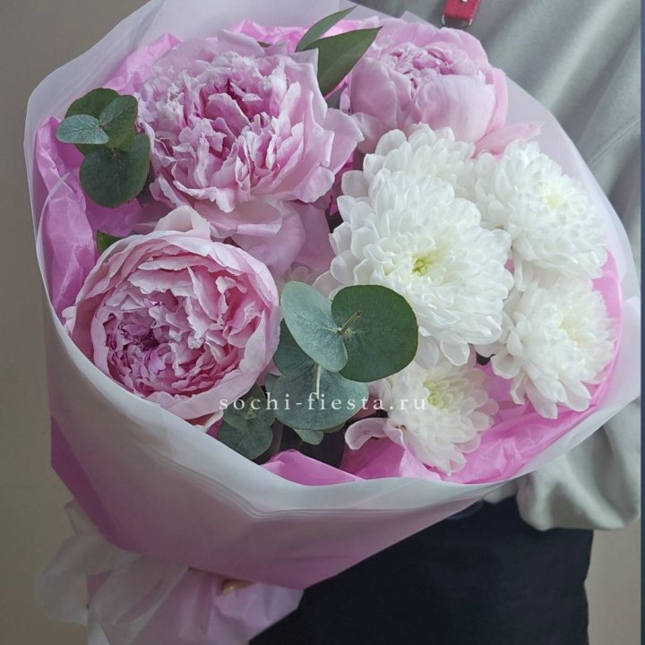  Букет комплимент с пионами в Нижнекамске