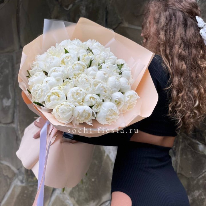 35 белых пион в Нижнекамске