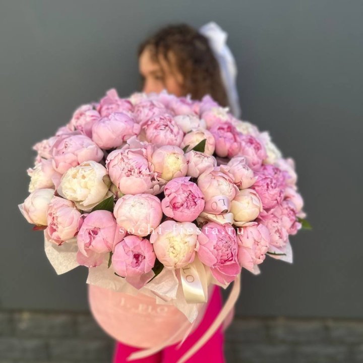 51 нежных пионов  в цилиндре в Нижнекамске