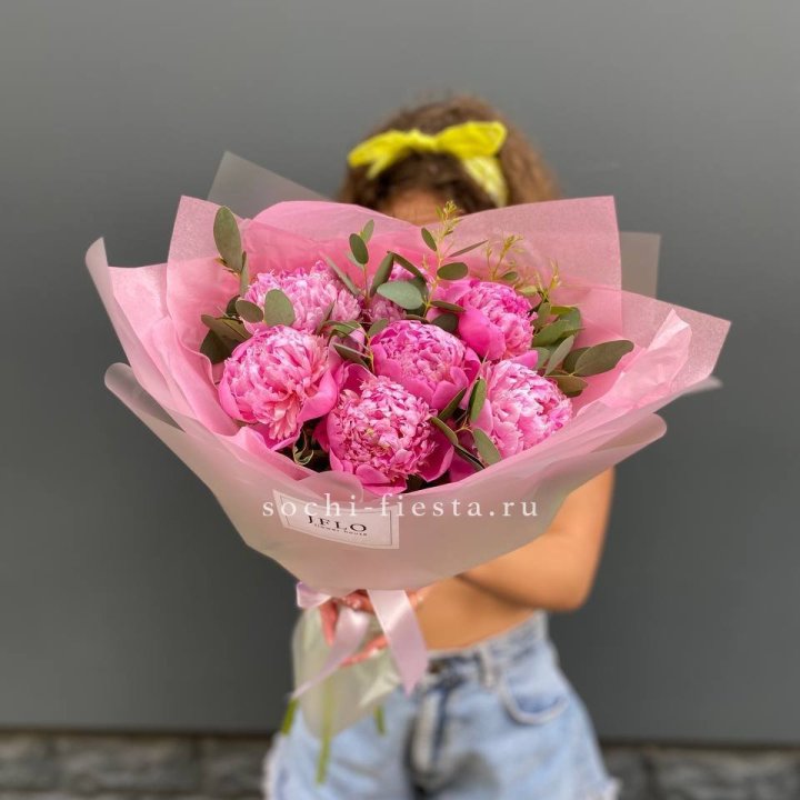 7 ярких пионов в оформлении в Нижнекамске