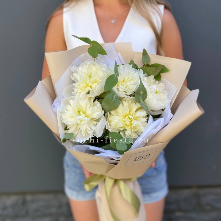  Букет белых пионов в Нижнекамске