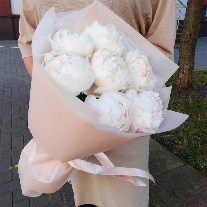 Букет белых пионов в Нижнекамске